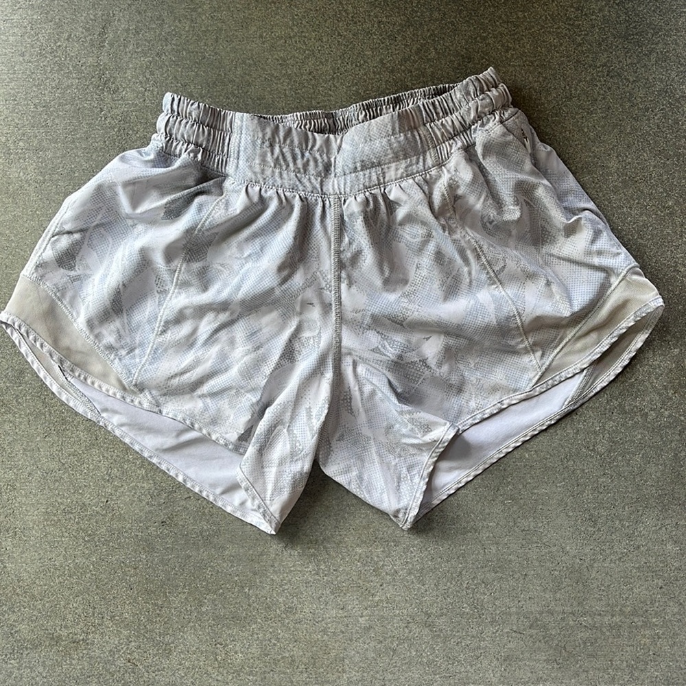 Lululemon 4inch Hotty Hots